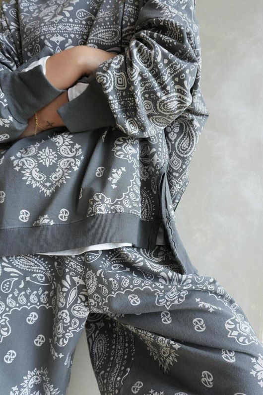 Bandana B Chill Sweatshirt Storm